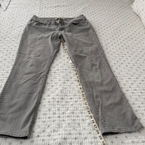 Women’s Levi’s straight jeans
